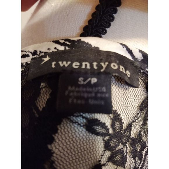 21 Black & White Lacy Blouse Women's Size SP‎ Made in USA RN 94981 Measurements - Picture 6 of 7